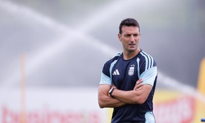 El seleccionador argentino, Lionel Scaloni, durante un entrenamiento este domingo en el Sporting KC Training Centre de Kansas City. EFE/Juan Ignacio Roncoroni