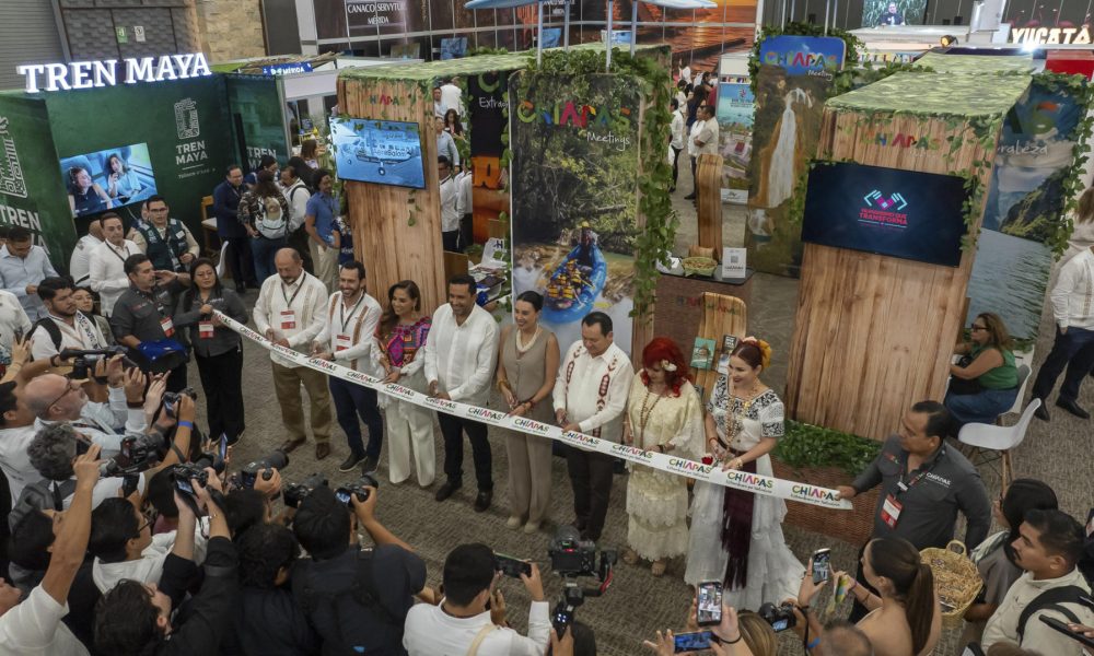 Fotografía cedida este miércoles por la Secretaría de Turismo de México de su titular Josefina Rodríguez (c), acompañada de otros funcionarios, durante la inauguración de la Feria Turística del Mundo Maya K’íiwik 2026 en Mérida (México). EFE/Secretaría de Turismo de México/SOLO USO EDITORIAL/NO VENTAS/SOLO DISPONIBLE PARA ILUSTRAR LA NOTICIA QUE ACOMPAÑA (CRÉDITO OBLIGATORIO)