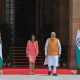 Fotografía del 4 de junio de 2026 que muestra al primer ministro de la India, Narendra Modi, recibiendo a la presidenta encargada de Venezuela, Delcy Rodríguez. EFE/EPA/RAJAT GUPTA