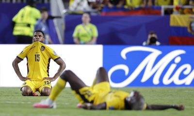 Pedro Vite (i), de Ecuador, se lamenta al final del partido del grupo E disputado este sábado por su selección contra la de Curazao en el Mundial de Estados Unidos, México y Canadá. EFE/ Juan Ignacio Roncoroni