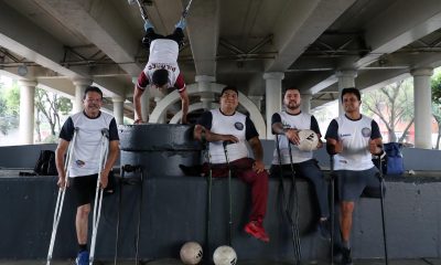 Futbolistas posan al finalizar un entrenamiento este lunes, en Ciudad de México (México). EFE/Mario Guzmán