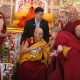 Imagen de archivo del 14.º Dalai Lama, Tenzin Gyatso, mientras intercambia saludos con sus discípulos y devotos budistas en un monasterio en Zanskar, en el distrito de Kargil del Territorio de la Unión de Ladakh, India, el 21 de julio de 2025.
EFE/EPA/FAROOQ KHAN