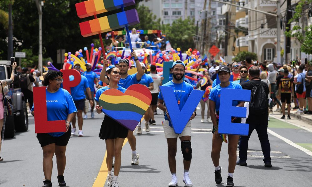 Personas participan en la edición número 36 de la Marcha del Orgullo LGBTIQ+ este domingo, en San Juan (Puerto Rico). EFE/ Thais Llorca