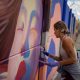 La artista española Amanda Arruti, conocida como Mandioh, realiza un mural de gran escala durante el proyecto 'Mural Ruzyne' en Praga, República Checa, el 18 de junio de 2026 (emitido el 19 de junio de 2026). Este proyecto forma parte del festival Urban Pictus, que se desarrolla del 15 al 30 de junio y presenta 30 obras de destacados artistas checos e internacionales del arte callejero. Cubriendo un muro de hormigón de más de 700 metros de largo, una vez finalizado será el tercer mural más largo de su tipo en Europa. EFE/EPA/MARTIN DIVISEK