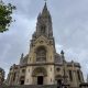 En la imagen, fachada de la iglesia decimonónica en la que han anidado dichas aves, en el barrio parisino de Ménilmontant. EFE/ Pol Lloberas Cardona
