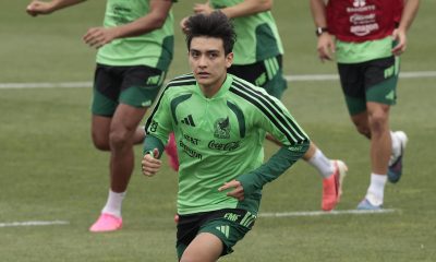 El jugador de la selección de México Gilberto Mora participa en un entrenamiento en el Centro de Alto Rendimiento de la Federación Mexicana de Fútbol en Ciudad de México. EFE/ José Méndez
