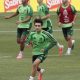 El jugador de la selección de México Gilberto Mora participa en un entrenamiento en el Centro de Alto Rendimiento de la Federación Mexicana de Fútbol en Ciudad de México. EFE/ José Méndez