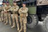 Militares del Ejército francés, operarios de un sistema de artillería autopropulsada César e integrantes del grupo de combate multinacional de la OTAN estacionado en la base militar de Tapa, en Estonia. Una valla, concertinas y dientes de dragón sobre el "Puente de la Amistad" separan a la ciudad estonia de Narva de la localidad de Ivángorod, en Rusia, en una frontera que luce tan parada -sin vehículos y sólo usada por unos pocos viandantes- como tensa es la relación entre la nación báltica y su vecino ruso. EFE/Salvador Martínez Mas
