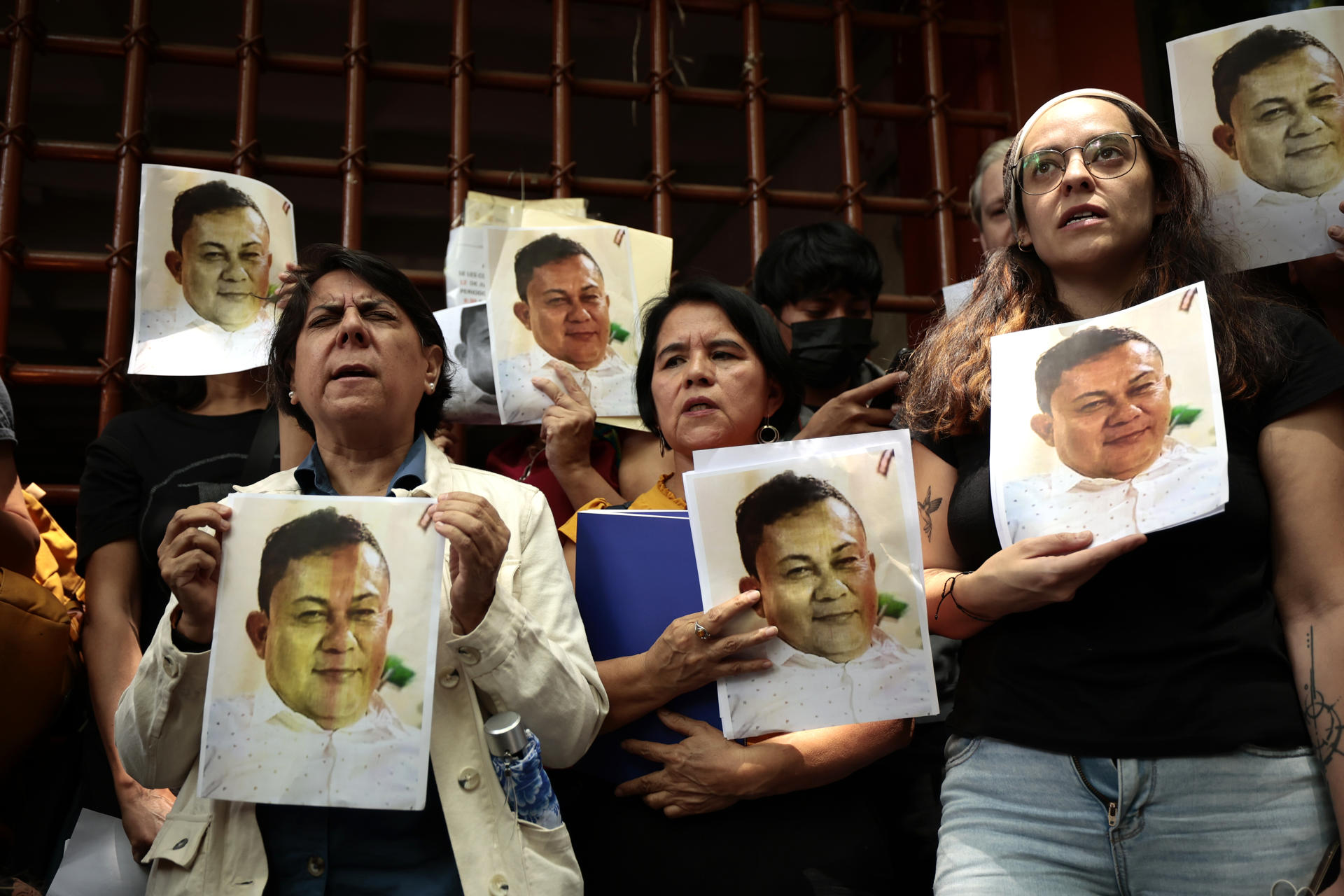 Periodistas protestan contra la persecución que sufren en territorio mexicano, en Ciudad de México. Imagen de archivo. EFE/José Méndez