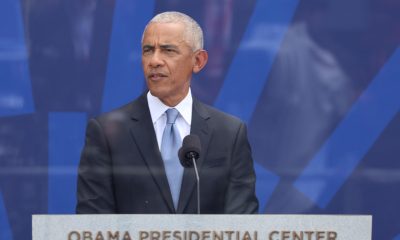 El expresidente Obama habla durante la inauguración del Centro Presidencial Obama este jueves, en Chicago (EE.UU.). EFE/ Octavio Guzmán