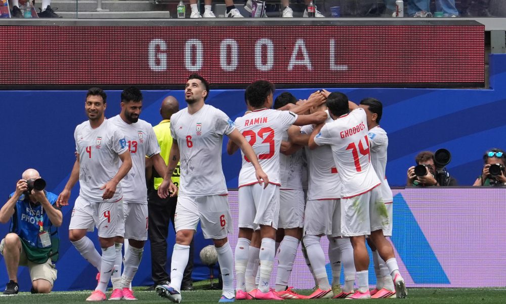 Jugadores de Irán celebran un gol que fue anulado en un partido del grupo G del Mundial de la FIFA 2026 entre Bélgica e Irán, en el estadio SoFi en Los Ángeles (EE.UU.). EFE/ Omar Alonso