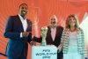 El alcalde de Atlanta, Andre Dickens (i), el presidente de la Federación Española, Rafael Louzán, y la embajadora de España en Estados Unidos, Ángela Moreno, posan con la Copa del Mundo que ganó España en 2010 durante la inauguración de la Casa de España, en Atlanta (Estados Unidos). EFE/Lavandeira Jr
