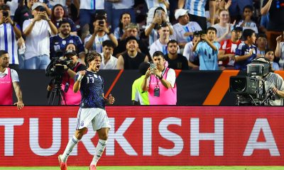 El internacional argentino Giuliano Simeone celebra un gol este sábado, en un partido amistoso previo al Mundial de la FIFA 2026 entre Argentina y Honduras en el Kyle Field de Texas (Estados Unidos). EFE/ Carlos Ramírez