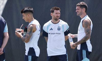 El delantero de Argentina Lionel Messi (c) durante una sesión de entrenamiento en Kansas City (EE.UU.), de cara al partido del grupo J del Mundial 2026 que disputarán contra Austria. EFE/ Juan Ignacio Roncoroni