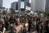 Participantes en el desfile LGBTIQ (lesbianas, gais, bisexuales, transgénero y queer) durante las celebraciones del 27.º Desfile Queer de Seúl, en Seúl, Corea del Sur, el 13 de junio de 2026. (Corea del Sur, Seúl) EFE/EPA/JEON HEON-KYUN

