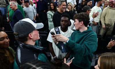 Fotografía de Anna Szilagyi, en la que puede verse en una imagen de archivo del 12 de noviembre de 2025 al canadiense Alphonso Davies, en Alemania. EFE