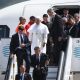 GRAFCAN5282. LA LAGUNA (TENERIFE), 12/06/2026.-El papa León XIV y el rey Felipe VI descienden del avión que debería trasladar al pontífice a Roma tras su viaje ed siete días a España por problemas técnicos que impiden su despegue del aeropuerto de Los Rodeos. EFE/ Alberto Valdés