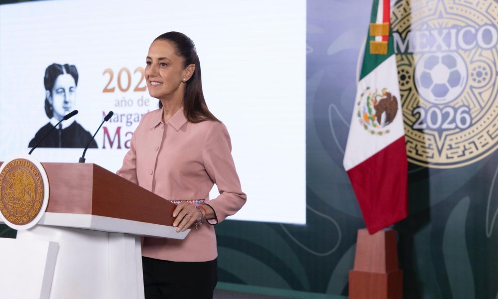 Fotografía cedida por la Presidencia de México de su mandataria, Claudia Sheinbaum, durante una rueda de prensa este jueves, en el Palacio Nacional de Ciudad de México (México). EFE/ Presidencia de México /SOLO USO EDITORIAL/NO VENTAS/ SOLO DISPONIBLE PARA ILUSTRAR LA NOTICIA QUE ACOMPAÑA (CRÉDITO OBLIGATORIO)