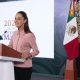 Fotografía cedida por la Presidencia de México de su mandataria, Claudia Sheinbaum, durante una rueda de prensa este jueves, en el Palacio Nacional de Ciudad de México (México). EFE/ Presidencia de México /SOLO USO EDITORIAL/NO VENTAS/ SOLO DISPONIBLE PARA ILUSTRAR LA NOTICIA QUE ACOMPAÑA (CRÉDITO OBLIGATORIO)