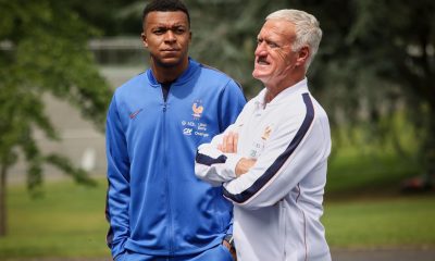 Fotografía de Thomas Padilla, en la que puede verse en una imagen del 2 de junio al seleccionador de fútbol de Francia, Didier Deschamps (d), junto al delantero Kylian Mbappé. EFE/ POOL *Prohibido su uso por MAXPPP*
