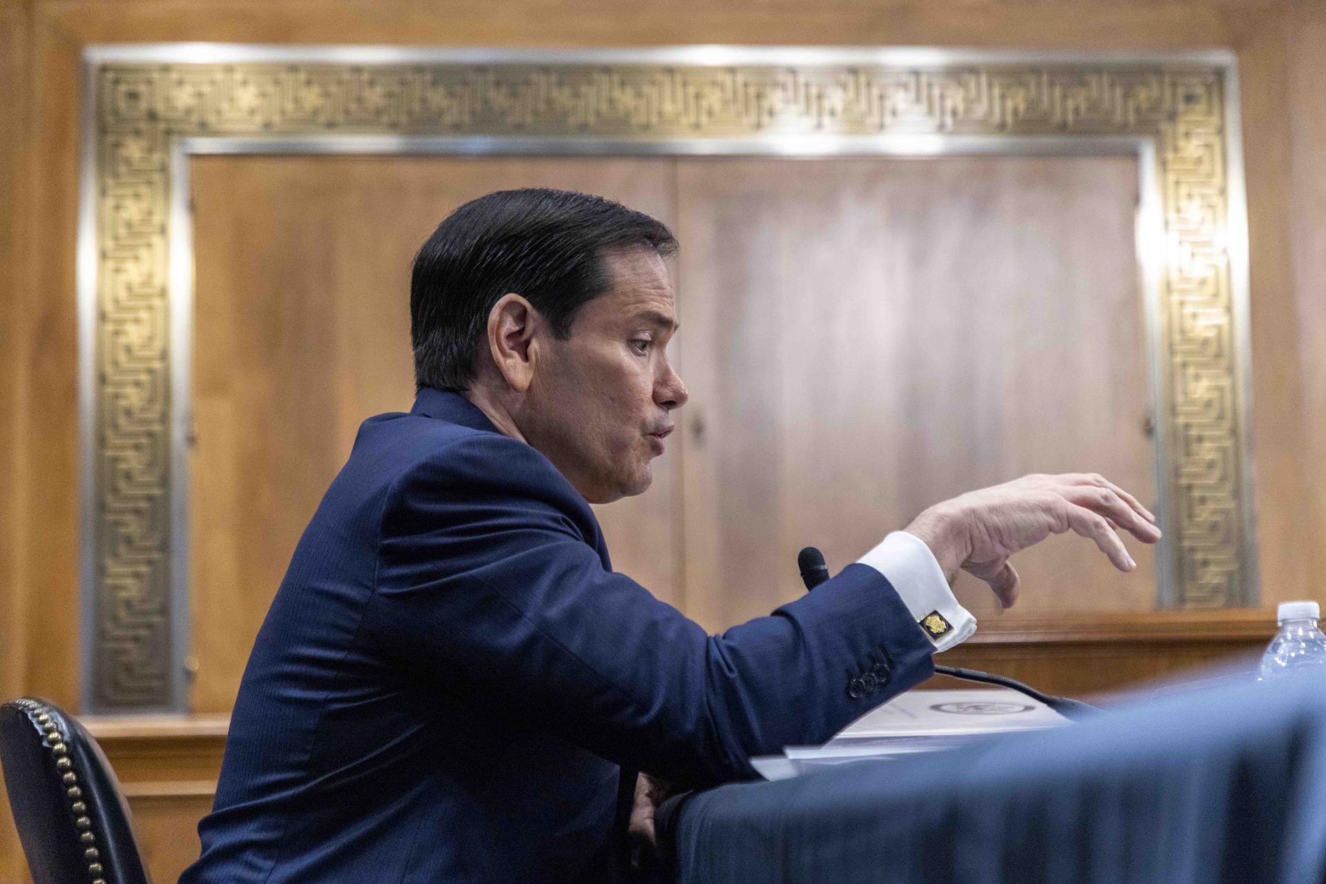 El secretario de Estado de Estados Unidos, Marco Rubio, comparece ante el Comité de Relaciones Exteriores del Senado en la audiencia sobre la solicitud de presupuesto del Departamento de Estado para el año fiscal 2027 en el Capitolio en Washington, DC, EE. UU., el 2 de junio de 2026. EFE/EPA/Shawn Thew