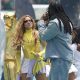 La cantante colombiana Shakira (i) y el nigeriano Burna Boy se presentan en la inauguración del Mundial de la FIFA 2026 este jueves, en el estadio Ciudad de México (México). EFE/ Sashenka Gutiérrez