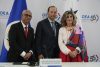 De izquierda; el secretario general de la Organización de los Estados Americanos (OEA), Albert R. Ramdin; el canciller de Panamá, Javier Martínez Acha y la secretaria general adjunta de la OEA, Laura Gil, posan este domingo en Ciudad de Panamá (Panamá). EFE/ Aris Mariota