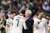El entrenador de México, Javier Aguirre (d), y Luis Romo celebran un gol este miércoles, en un partido del grupo A del Mundial de la FIFA 2026 entre República Checa y México en el estadio Azteca en Ciudad de México (México). EFE/ José Méndez
