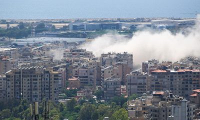BEIRUT (LÍBANO), 07/06/2026.-Una columna de humo se alza sobre los suburbios del sur de Beirut, conocidos como Dahye, tras el último bombardeo israelí en la ciudad. El primer ministro de Israel, Benjamín Netanyahu, anunció este domingo en un comunicado que sus fuerzas armadas han bombardeado los suburbios del sur de Beirut, conocidos como Dahye y bastión del grupo chií Hizbulá, siendo el primer ataque contra la capital libanesa desde el acuerdo de un nuevo alto el fuego en Washington el jueves. EFE/Edgar Gutiérrez