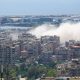 BEIRUT (LÍBANO), 07/06/2026.-Una columna de humo se alza sobre los suburbios del sur de Beirut, conocidos como Dahye, tras el último bombardeo israelí en la ciudad. El primer ministro de Israel, Benjamín Netanyahu, anunció este domingo en un comunicado que sus fuerzas armadas han bombardeado los suburbios del sur de Beirut, conocidos como Dahye y bastión del grupo chií Hizbulá, siendo el primer ataque contra la capital libanesa desde el acuerdo de un nuevo alto el fuego en Washington el jueves. EFE/Edgar Gutiérrez