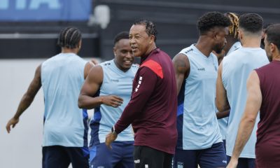 El seleccionador de Cabo Verde, Pedro Leitão Brito 'Bubista' (c), participa en un entrenamiento en Atlanta (EE.UU.). EFE/Lavandeira jr.