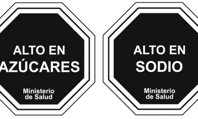 La legislación chilena se centra en los alimentos y bebidas con alto contenido de azúcares, grasas saturadas, sal o calorías a través de medidas como las etiquetas de advertencia obligatorias en la parte frontal del envase en forma de octágonos negros  -en la imagen-. Crédito. Ministerio de Salud de Chile, foto facilitada por The Lancet.