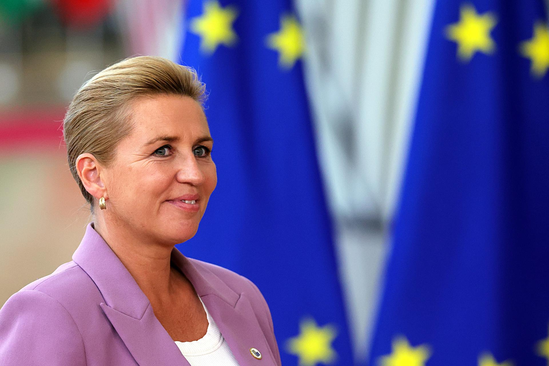 La primera ministra de Dinamarca, Mette Frederiksen, llega a la cumbre del Consejo Europeo en Bruselas, Bélgica, el 18 de junio de 2026. EFE/EPA/OLIVIER MATTHYS