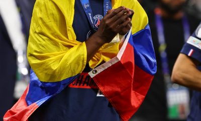 El ecuatoriano Willian Pacho, del PSG, celebra la victoria en la final de la UEFA Champions League entre el Paris Saint-Germain y el Arsenal en Budapest, Hungría, el 30 de mayo de 2026. EFE/ANNA SZILAGYI