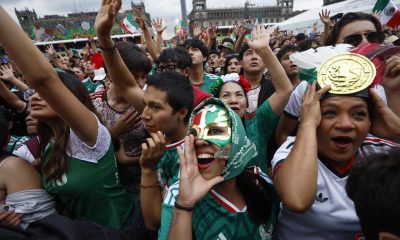 Aficionados de México reaccionan durante la transmisión del partido del Mundial de la FIFA 2026 entre República Checa y México, este miércoles en el Fan Fest del Zócalo de Ciudad de México (México). EFE/ Sáshenka Gutiérrez