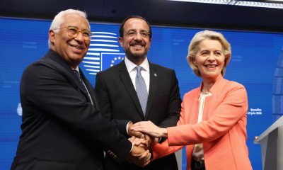(De izda. a dcha.) El presidente del Consejo Europeo, Antonio Costa, el presidente de Chipre, Nikos Christodoulides, y la presidenta de la Comisión Europea, Ursula von der Leyen, en una rueda de prensa al término de la cumbre del Consejo Europeo en Bruselas, Bélgica, 19 de junio de 2026.EFE/EPA/OLIVIER HOSLET