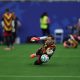 El portero de la selección de AlemanIa Manuel Neuer, calienta antes del partido del grupo C del Mundial 2026. EFE/ Carlos Ramírez
