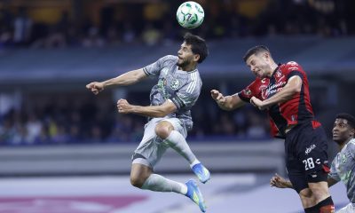 Henry Martin (i) de América disputa un balón con Manuel Capasso de Atlas, en un partido de la Liga MX entre América y Atlas en el estadio Banorte en Ciudad de México (México). Imagen de archivo.EFE/ Sáshenka Gutiérrez