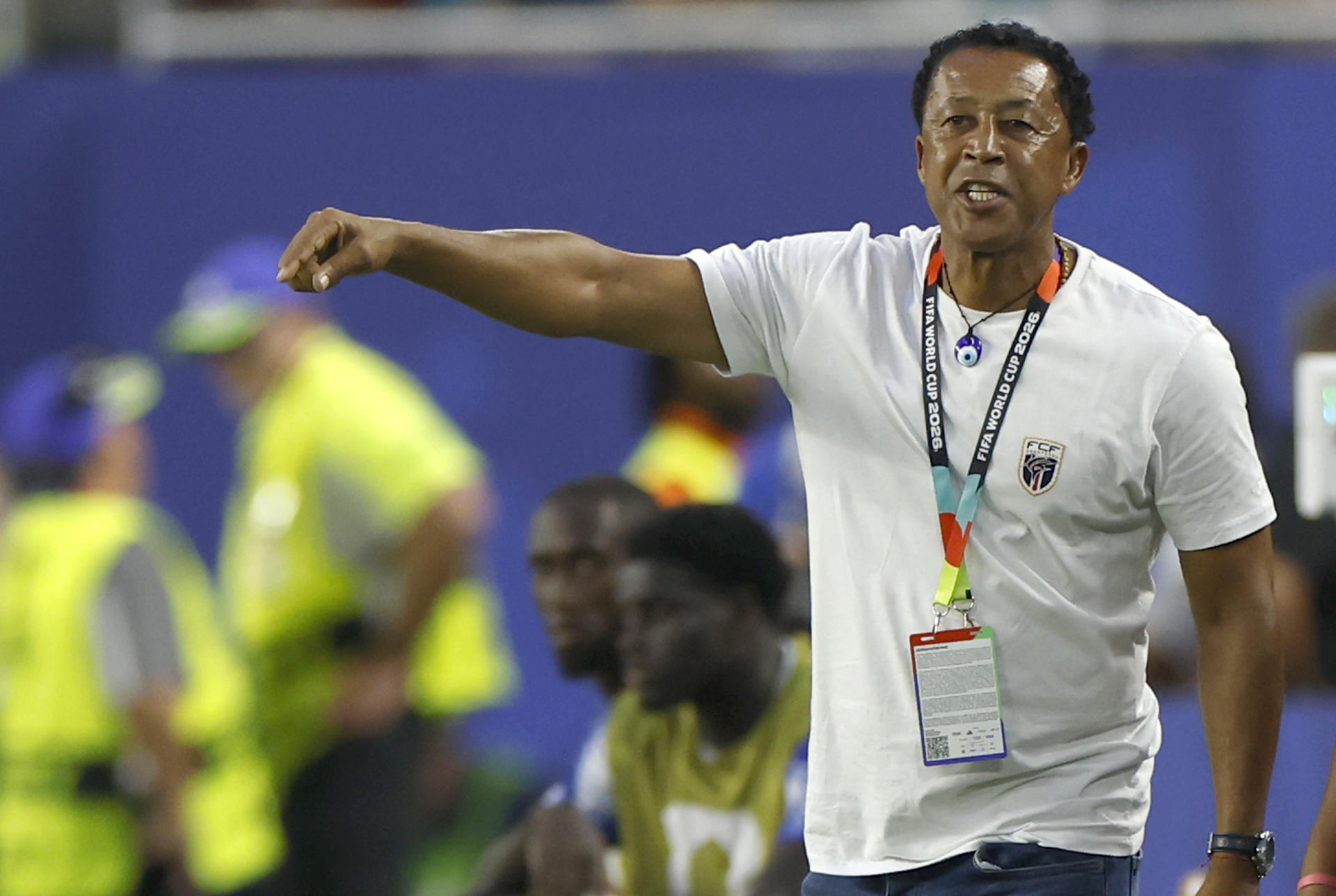 El seleccionador de Cabo Verde, Pedro Leitão Brito, durante el partido del grupo H del Mundial 2026 ante Uruguay, en el estadio Hard Rock en Miami (EE.UU.). EFE/Alberto Estévez