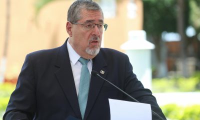 El presidente de Guatemala, Bernardo Arévalo de León, resaltó la nueva relación del Ministerio Público (Fiscalía) del país centroamericano con Estados Unidos, durante una rueda de prensa en Ciudad de Guatemala (Guatemala). EFE/ Mariano Macz