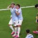 Maxi Araújo (d), de Uruguay, celebra su gol este lunes, que le dio a la Celeste el empate contra Arabia Saudí en un partido del grupo H del Mundial 2026 en el estadio Hard Rock, en Miami. EFE/ Alberto Boal