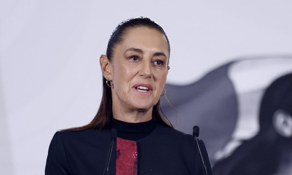 La presidenta de México, Claudia Sheinbaum, habla durante una rueda de prensa este martes en Palacio Nacional de la Ciudad de México (México). EFE/Sáshenka Gutiérrez