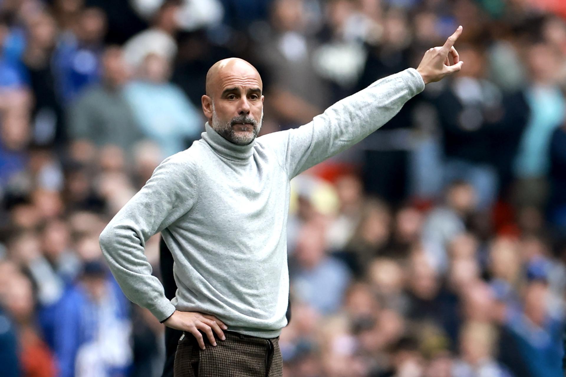 Fotografía de Neil Hall, en la que puede verse en una imagen de archivo del pasado 16 de mayo al español Pep Guardiola cuando estaba al frente del banquillo del Manchester City. EFE *Sólo uso editorial*