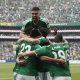 Jugadores de la selección de México celebran este jueves la victoria por 2-0 sobre la de Sudáfrica en el Estadio Azteca de Ciudad de México en el partido inaugural del Mundial. EFE/ José Méndez