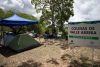 Familiares de presos políticos esperan en un campamento frente a la embajada de los Estados Unidos este viernes, en Caracas (Venezuela). EFE/ Ronald Peña