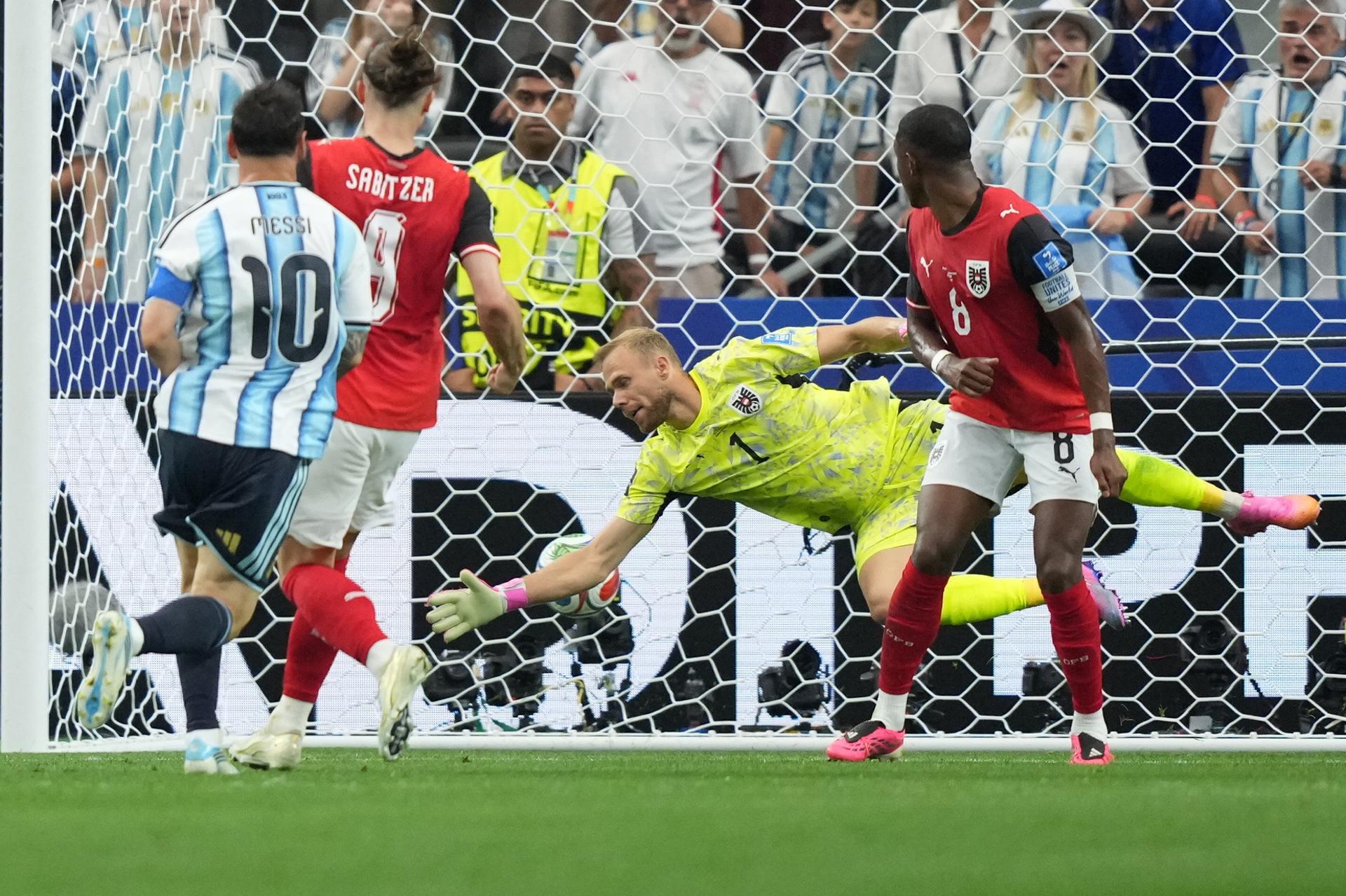 Lionel Messimarca en el partido del Mundial 2026 entre Argentina y Austria, este lunes en Arlington, Texas. . EFE/EPA/JEFFREY MCWHORTER