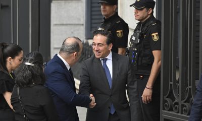 Imagen de archivo del ministro de Exteriores, José Manual Albares (c) a su llegada al Congreso de los Diputados donde el papa León XIV pronunció el pasado lunes un esperado e histórico discurso en las Cortes durante su visita a España. EFE/ Fernando Villar