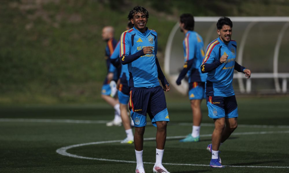 En la imagen de archivo, Lamine Yamal, durante entrenamiento de la selección española de fútbol en la Ciudad de Fútbol de Las Rozas (Madrid) para ultimar su preparación de cara al partido amistoso frente a Serbia con vistas al Mundial 2026. EFE/Rodrigo Jimenez
