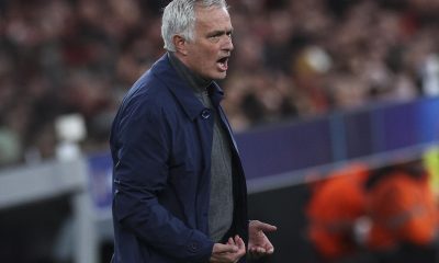 Fotografía de Miguel A. Lopes, en la que puede verse en una imagen de archivo del pasado 17 de febrero al técnico portugués Jose Mourinho, durante un partido. EFE