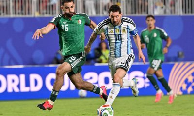 Fotografía del 16 de junio de 2026 en la que se observa a Rayan Ait-Nouri (i), de Argelia, en acción contra Lionel Messi (d), de Argentina, durante el partido de la fase de grupos de la Copa Mundial de la FIFA 2026 entre Argelia y Argentina, en Kansas City, Missouri (EE.UU.). EFE/AMY KONTRAS